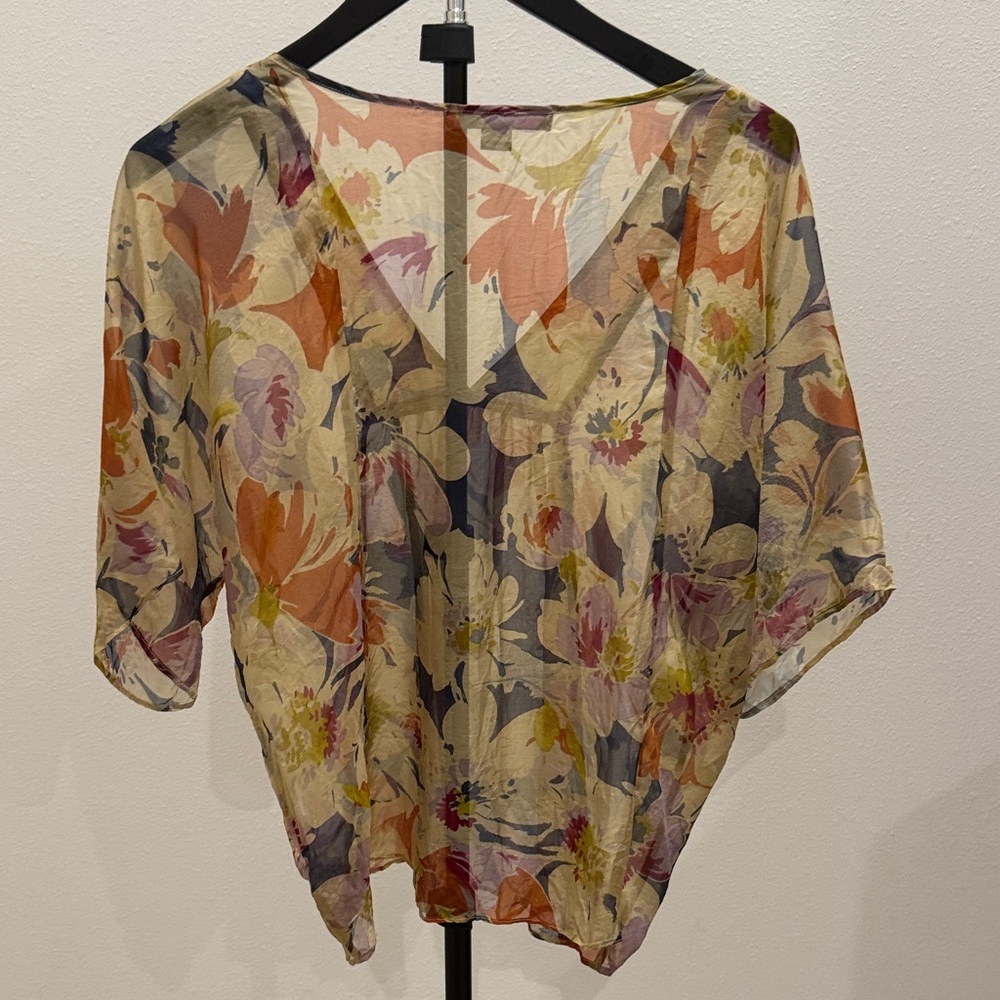 Love21 by Forever 21 Sheer Floral V-Neck Blouse 100% silk - Picture 4 of 4